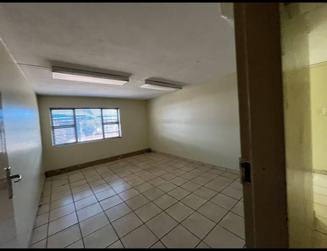 625M² WAREHOUSE TO LET IN SEBENZA